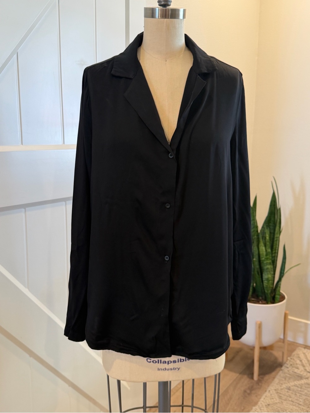 Elie Tahari Black Long-Sleeve Button Down Blouse